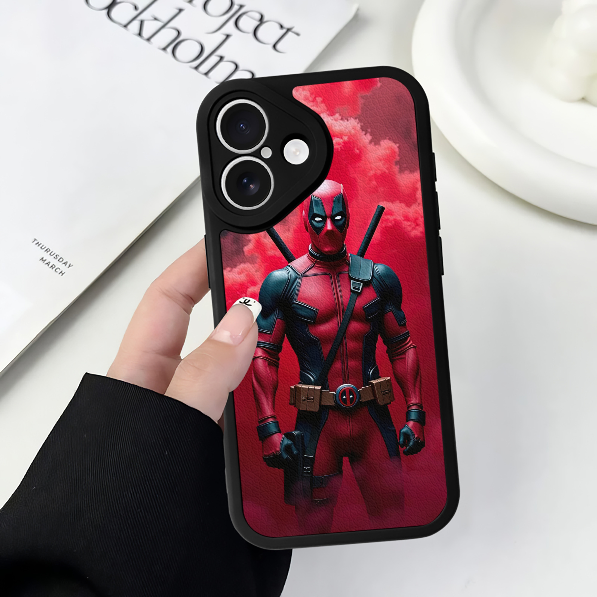 （画像用） Deadpool デッドプール 【iPhone 16シリーズ対応】シリコンスマホケース（レザー調） 材質：シリコン